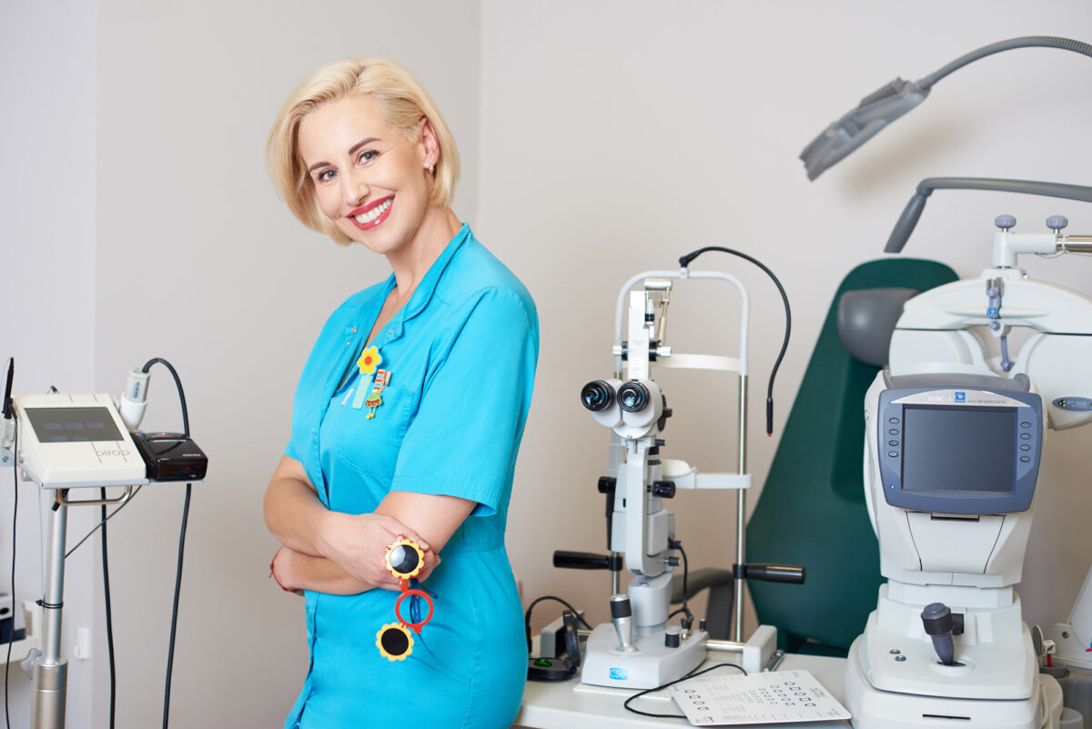 sesja wizerunkowa częstochowa, sesja biznesowa częstochowa, portret kobiecy doktor Olga Bartelak, specjalista okulista dziecięcy częstochowa, profesjonalna sesja zdjęciowa częstochowa