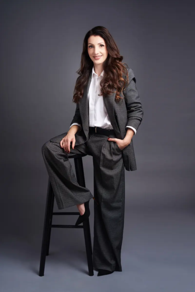 sesja-kobieca-biznesowa-Czestochowa-sesja-zdjeciowa-Czestochowa-sesja-wizerunowa-w-studio-sesja-wizerunkowa-dla-notariusza
