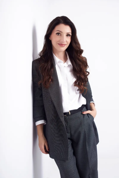 sesja-kobieca-biznesowa-Czestochowa-sesja-zdjeciowa-Czestochowa-sesja-wizerunowa-w-studio-sesja-wizerunkowa-dla-notariusza