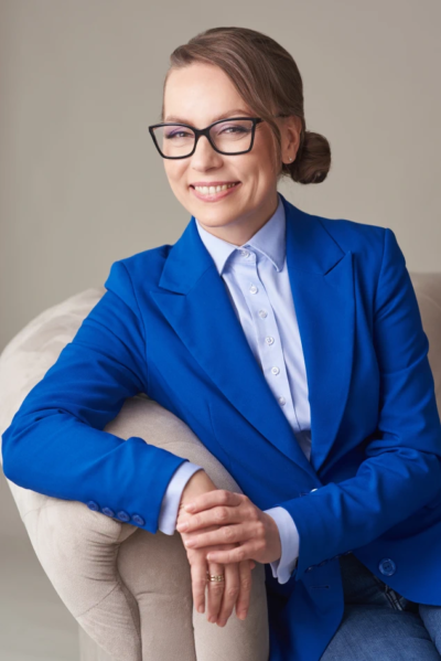 sesja-wizerunkowa-dla-psychologa-superwizor-sesja-biznesowa-czestochowa-sylwia-kita-fotograf-czestochowa-sesja-w-studio-czestochowa-fleszka-studio-